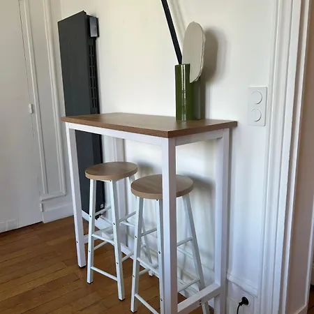Haussmann-style With Charm In The 16th *