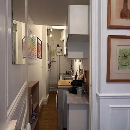 Haussmann-style With Charm In The 16th Apartmán